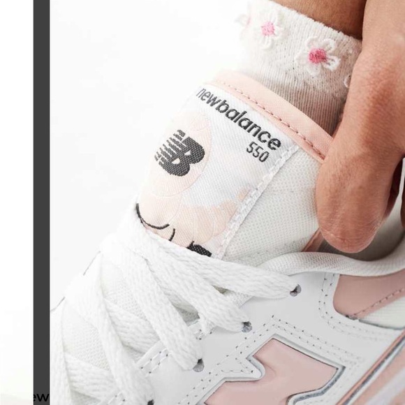 🆕 New Balance 550 Women's White and Light Pink Sneakers, US 7 / EU 37.5 - Picture 2 of 16